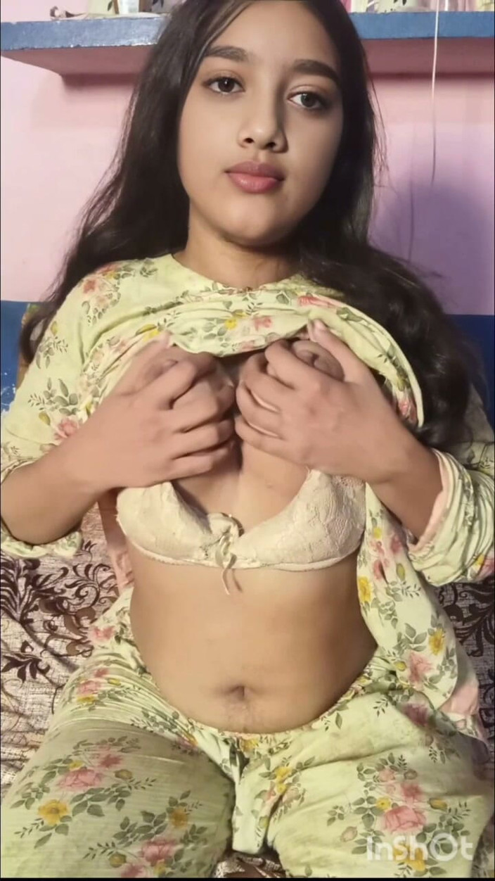 Naughty_Sana: Heiße Desi Saali fingert und masturbiert in der Nacht
