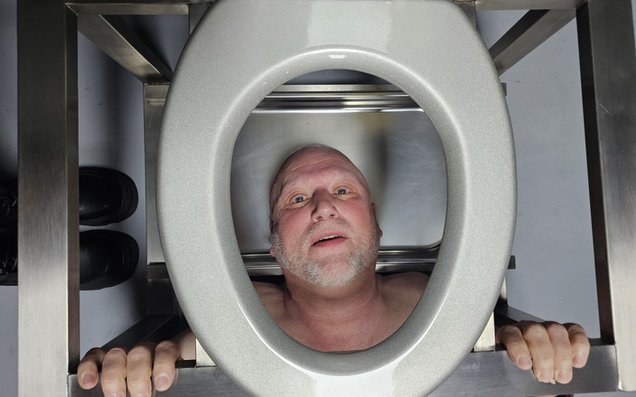 Lady boss: 화장실 쓰레기