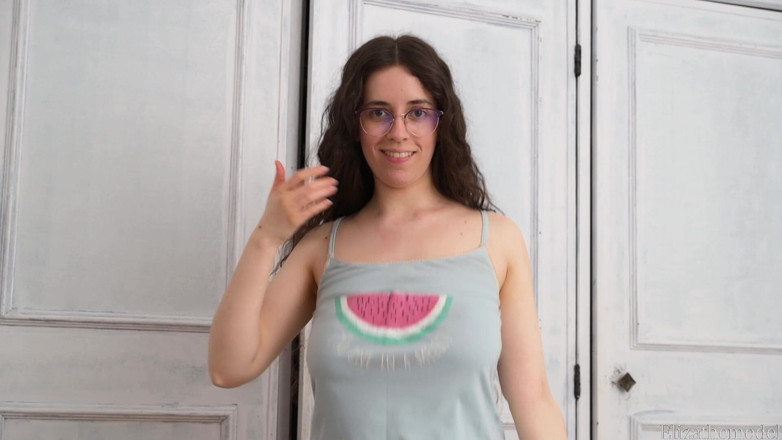 ElizaTheModel: Cabaran pinggir melantun tanpa bra