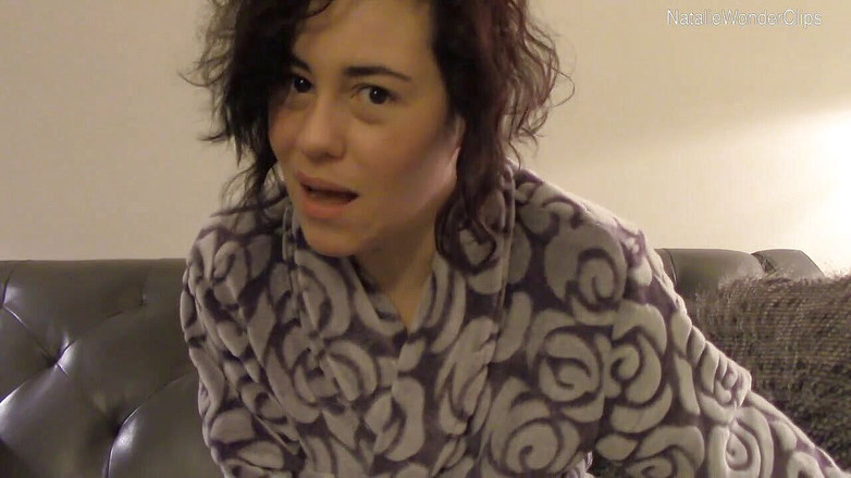 Natalie Wonder: Pasierb z college'u przekonuje swoją seksowną macochę, by rozebrała się...