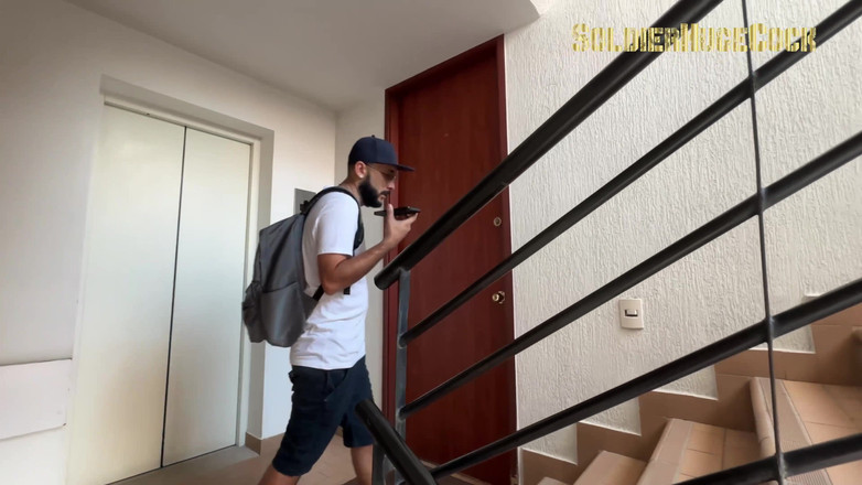 SoldierHugeCock: Pelajar Saya Menghisap Saya Ke Kelas Lulus