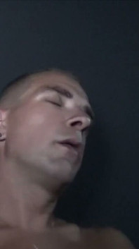 Französische schlampe wird roh von Badboy ohne gummi gefickt