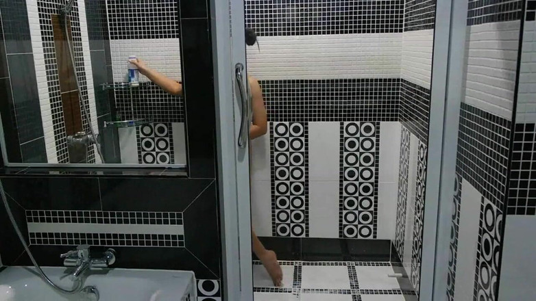 Thai-Noi: Kinky milk shower!
