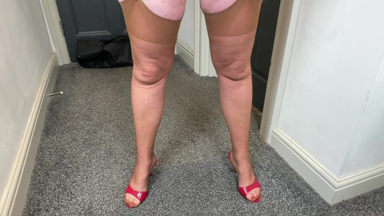Aunty Sandra vintage girdle queen: Vgq27 Tía Sandra Se Desnuda Después De Una Noche