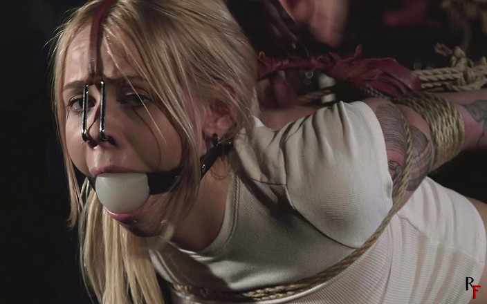 RF studio: Olivia - बड़े पैमाने पर अंटे और नाक के हुक के साथ रंगीन चड्डी में तंग हॉगटी