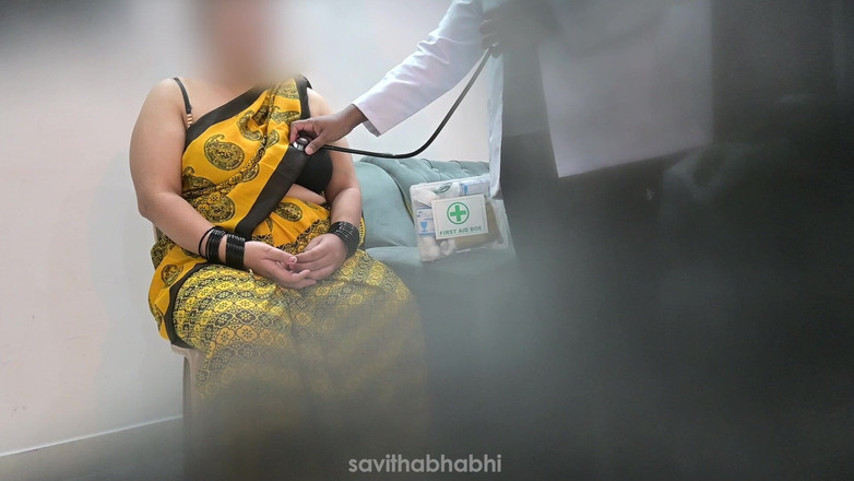 savithabhabhi: Doctor haciendo mal uso del pobre paciente en la clínica
