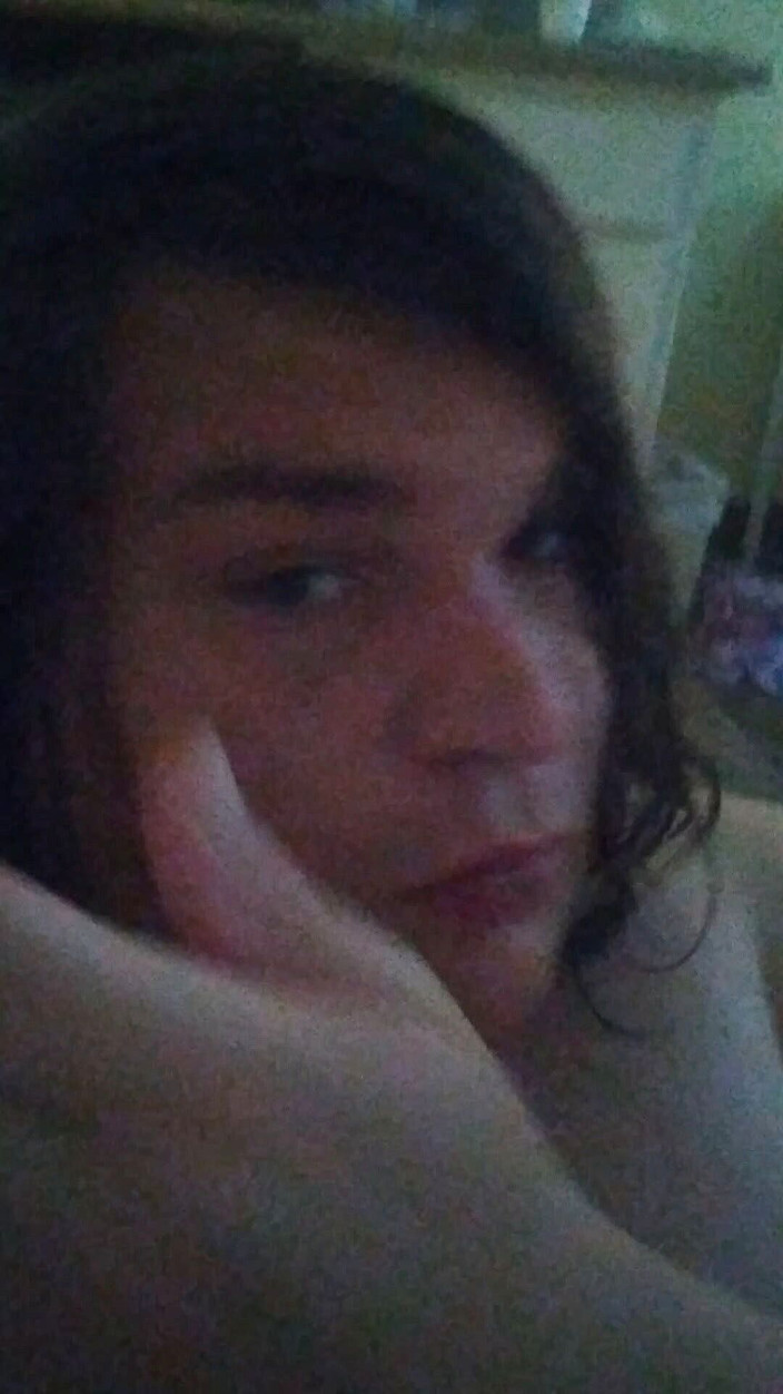 Ziasavv: Cọ xát âm vật transgirl của tôi