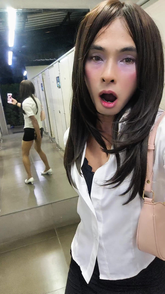 Menaiisd: 私の弱虫はふしだらな女のように振る舞っています。