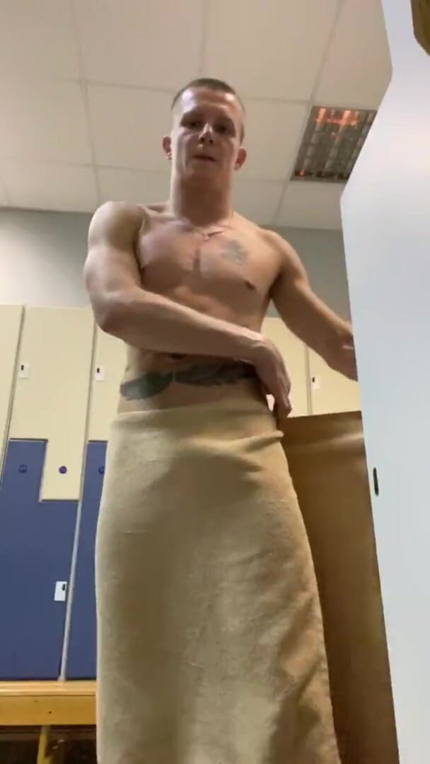 Falcon Al: Falcon Al Gay Porn soyunma odası