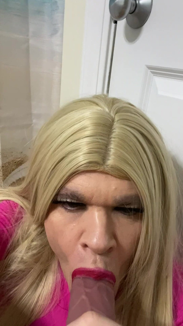 MadisonCD2025: 딜도에 사정한 후 빨아주는 섹시한 크로스드레서