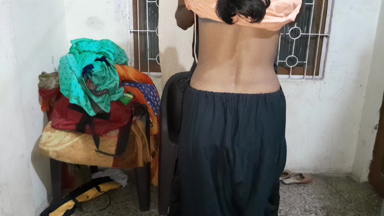 xxxking: Desi indická vesnická nevlastní švagrová požaduje péro a nutím ji sedět...