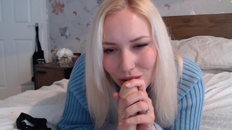 Ripley sweet studio: 거대한 쓰리웨이에서 붙잡혔다