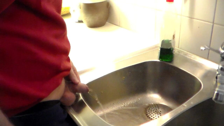 Sex hub male: John Está Meando En El Fregadero De La Cocina