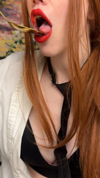 Cosplay Kim Bluestone as Makima From Chainsaw Man Mouth Fetish Tongue Fetish Video Licking Spoons with a Long Tongue