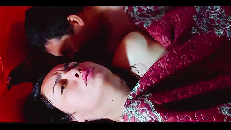 BBW Kelly Mom: 호텔에서 파티 후 가장 친한 친구의 섹시한 와이프와 하드코어 섹스를 했습니다.