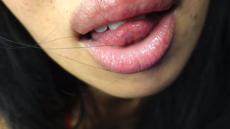 Asmr_mouth: このマイクが私に何をさせるかを見る