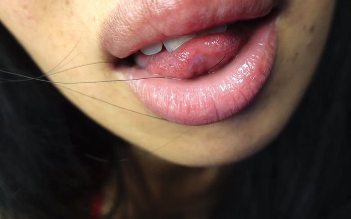 Asmr_mouth: Подивіться, що цей мікрофон змушує мене робити