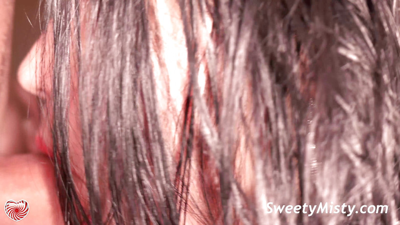 Sweety Misty: La sorellastra succhia il cazzo e la sega - sperma in...