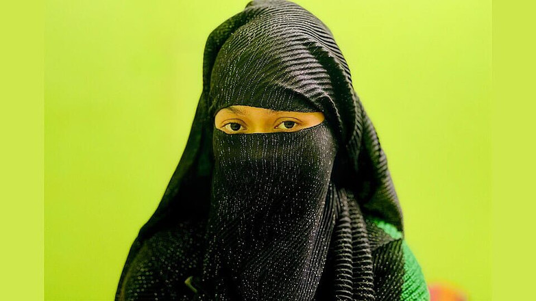 Kaleonjoybd: 배다른 여동생과 그녀의 보지를 따먹는 흥미진진한 순간