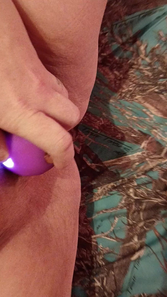 yaller62: Saindo usando minha rosa enquanto chupa pau do marido