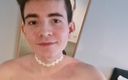 Prettyboi2000x: Première vidéo de beaucoup ! J’adore ce choker Haha, un petit...