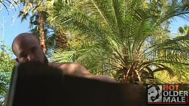 Pantheon men: Bear Oasis Dan và Jeff