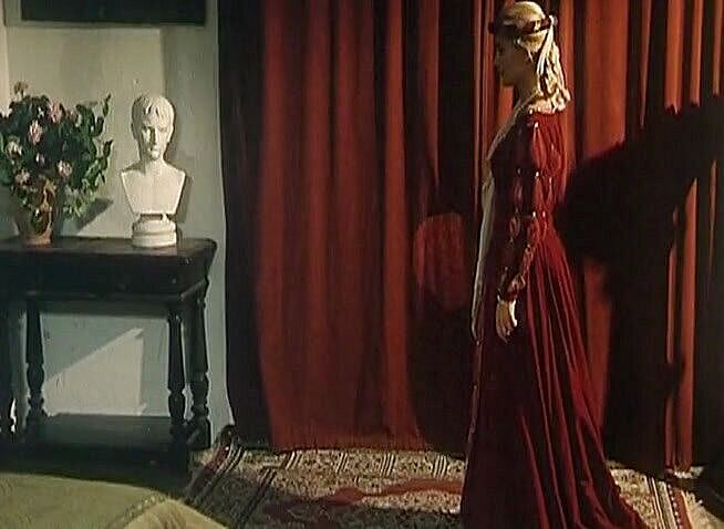 The Vintage Era: 金发女郎和中世纪的寻欢洞玩得很开心