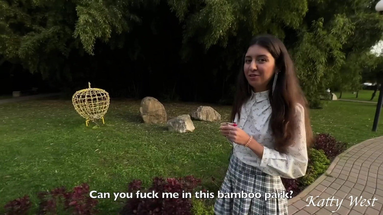 Katty West: Sesso veloce in un parco dopo il college