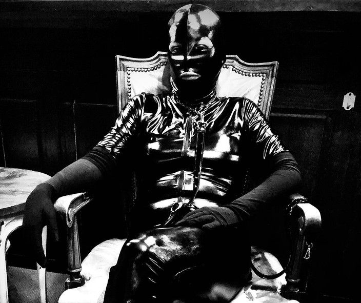 Get sucmedoff here Fiebre Anal Navo Rico: Zamaskowana uległa nastolatka gorączka analna czeka na swojego mistrza część 1