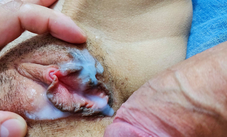 Wet Nymph: Velký penis zblízka šukání těsné teen chůvy, kundička a stříkání