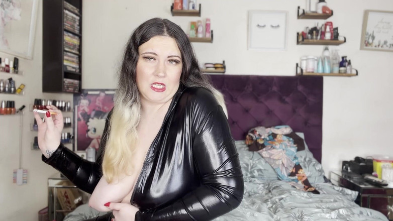 MissFFW: Miss ffw пробує комбінезон, що належить дівчині глядачів