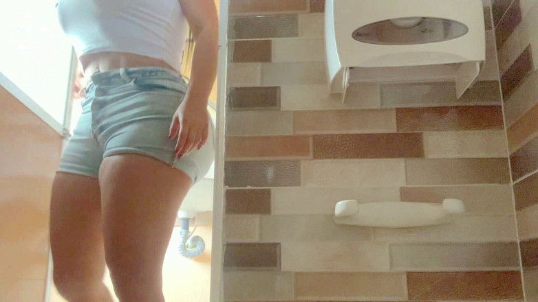 SENSESEX: Camera trong nhà vệ sinh phụ nữ tại trạm xăng