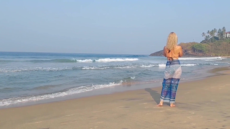 Selena701: Isteri matang amatur menikmati seks selepas berjalan dan mandi