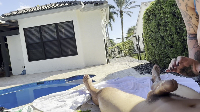 Teddy Tarantino: Gadis kulit putih dengan pantat bahenol dientot habis-habisan sampai dicrot...