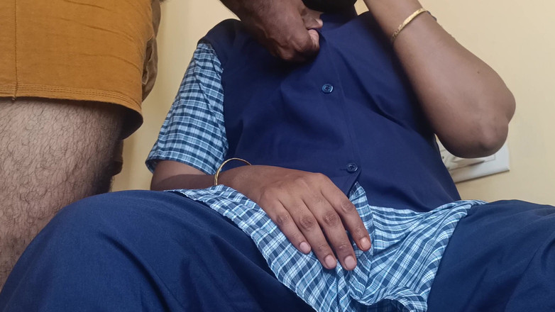 Ilakkiya: チューションマスターライドポジション 制服で学校で楽しむ