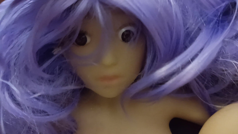 Uhri: Sexdoll wordt geneukt en klaarkomen