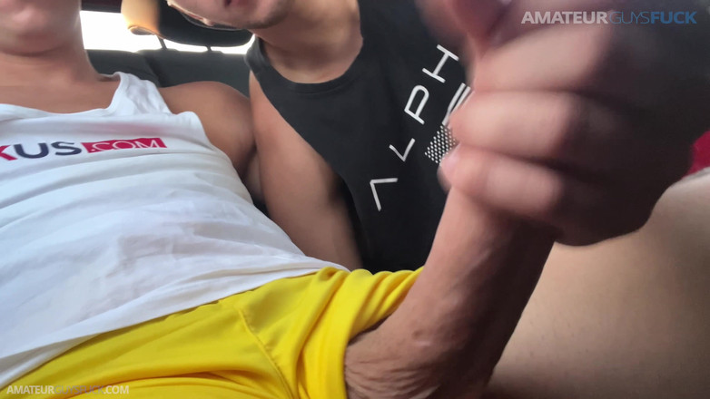 Amateur Guys Fuck: AGF:: Zobacz, jak ssę mojego przyjaciela w Uberze!