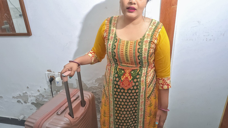 pinki_cute: Nový rok si užívá - obrovský zadek nevlastní sestra sdílela pokoj...