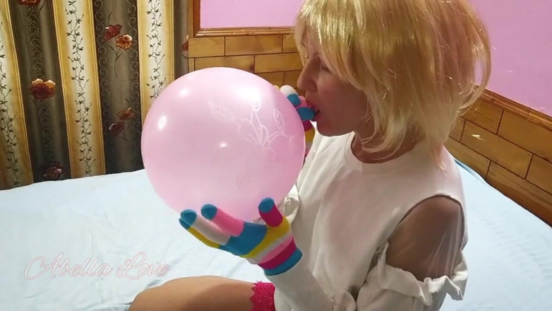 Abella Love: Freaky girl popping the balloon with ass
