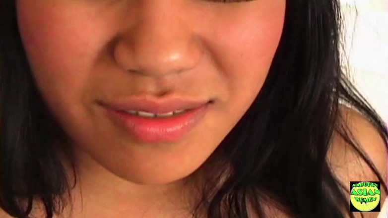 Naughty Asian Women: Asijská děvka dává velkého černého ptáka do své těsné kundičky na...