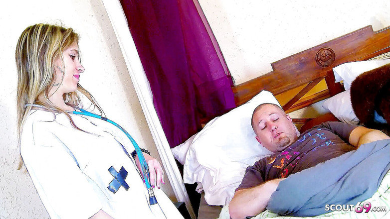 Full porn collection: 그를 대하고 섹스하는 발정난 마른 십대 의사 사이드아 죄인