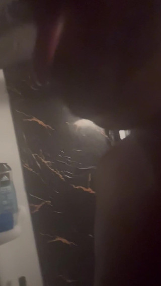 Ryan Switch: Genieten van mijn dildo onder de douche