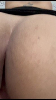 Sex cu o gagică tatuată cu curul uriaș