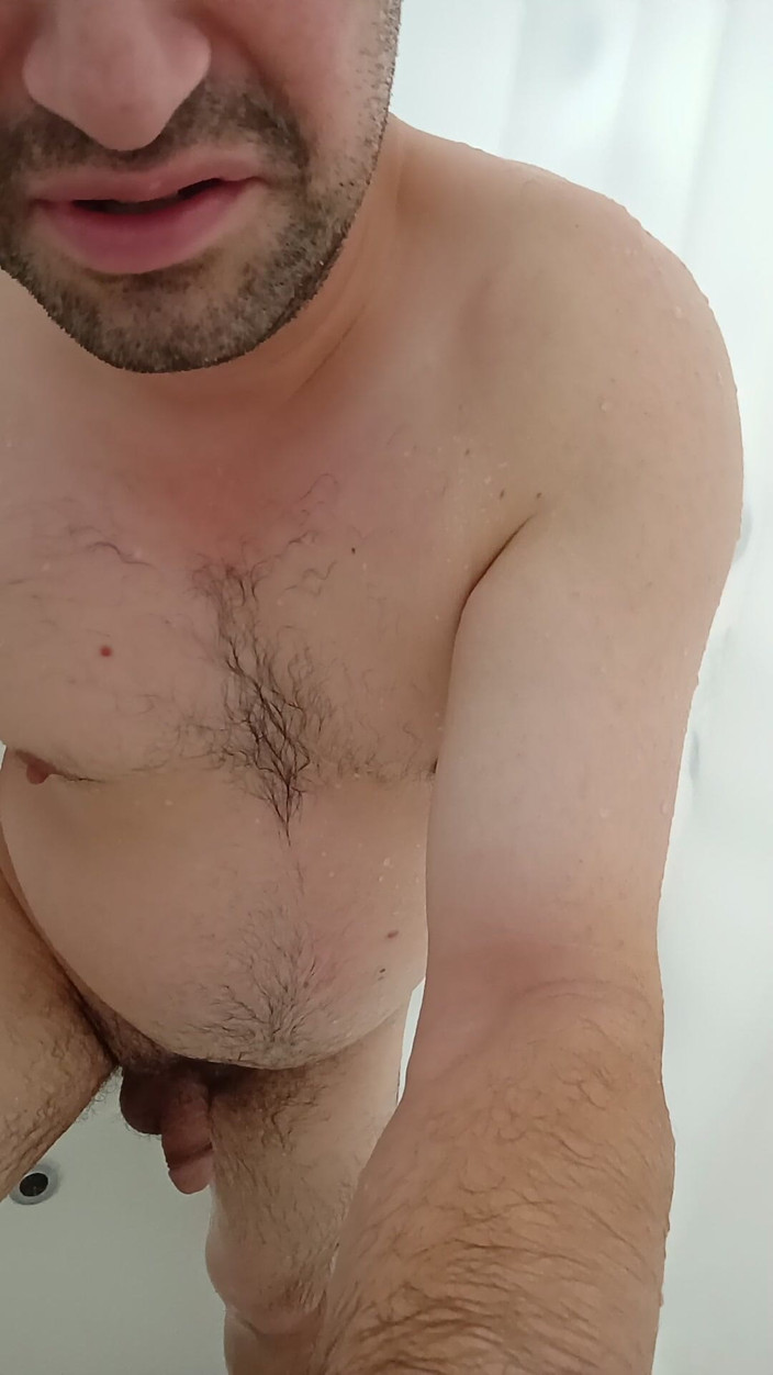 Brandon Lee: Cewek super semok ini lagi asik muasin memeknya pakai dildo