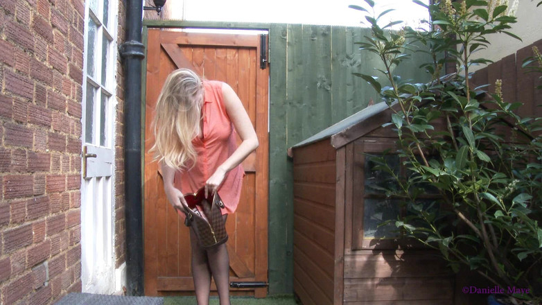 DanielleMaye: 在我的门外撒尿