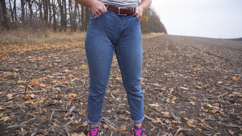 Teasecombo 4K: La miLF stuzzica il suo grande zoccolo di cammello in...