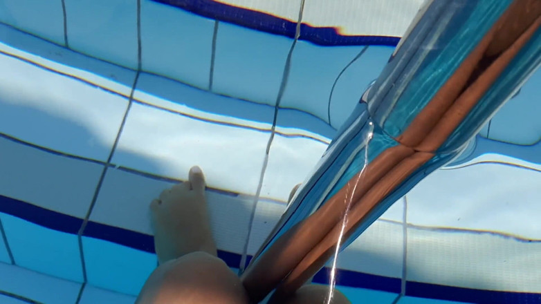 Fetish intimmedia: Pieds mouillés à l'extérieur