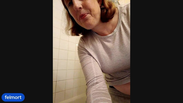 Kelly Avondale: Făcând un duș