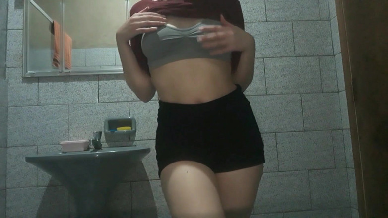 Little Ant2: Bạn muốn đụ tôi trong phòng tắm?