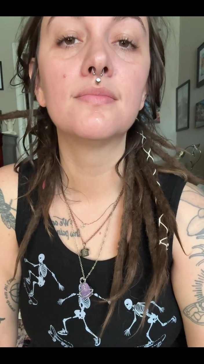 Chery Trees: Dmuchanie dymu na ciebie i ślinienie się